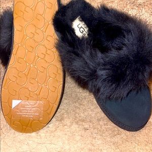 Women Ugg slip on shoes